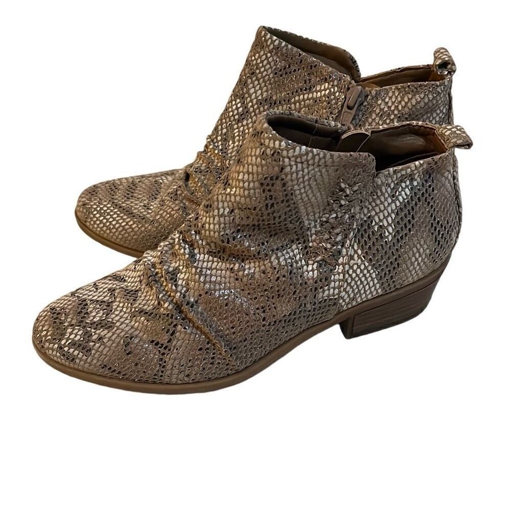 Ladies Baretraps Booties - Picture 1 of 9